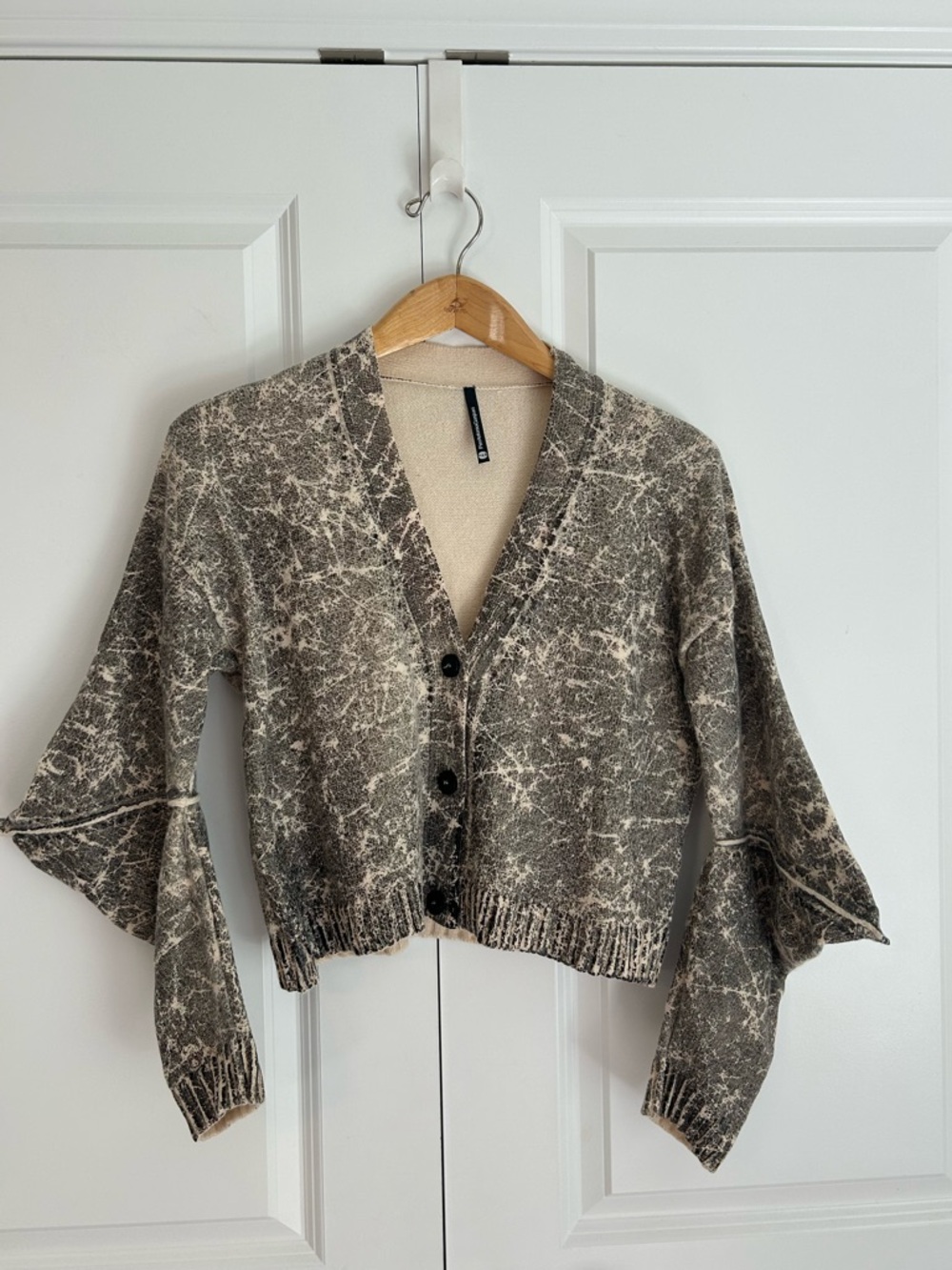 Pier Antonio Gaspari modern cardigan Italian luxury designer cropped